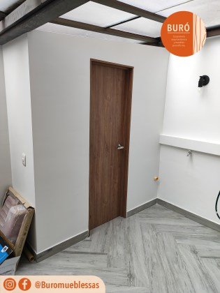 Puerta con marco laterales y cabezal 1.12.jpg